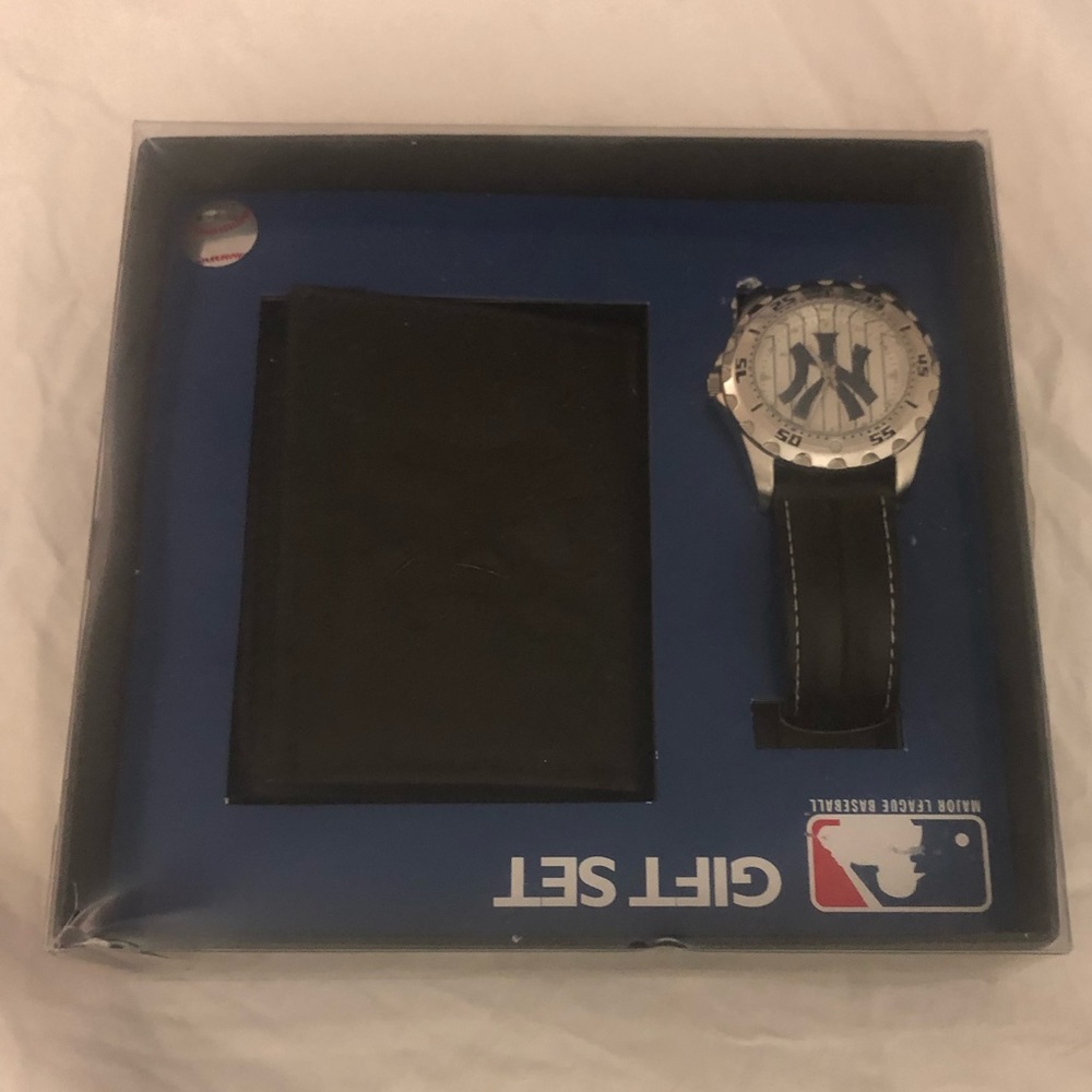 Watch and wallet gift set.